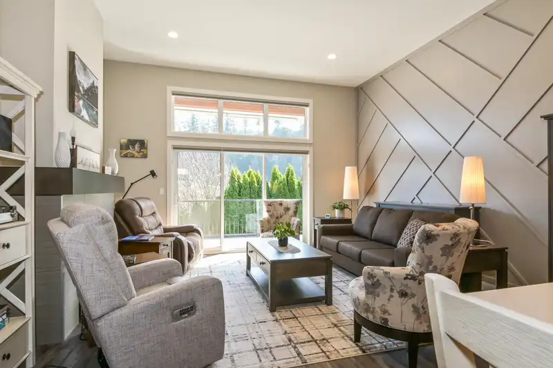 64 46110 THOMAS ROAD - photo 4 of 32