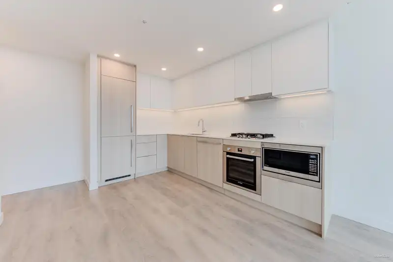 1401 308 ALDERSON AVENUE - photo 2 of 24