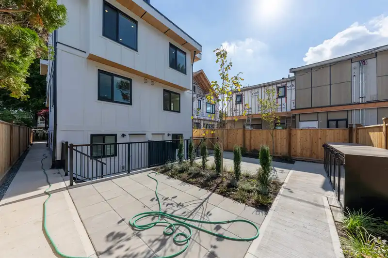 1 5385 EARLES STREET - photo 3 of 18