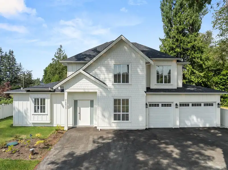 24833 ROBERTSON CRESCENT - photo 1 of 40