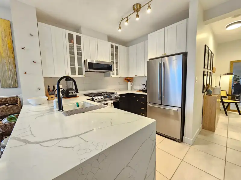 403 170 W 1ST STREET - photo 4 of 16