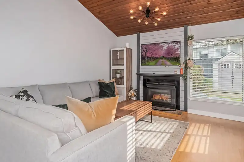 6076 W GREENSIDE DRIVE - photo 3 of 30