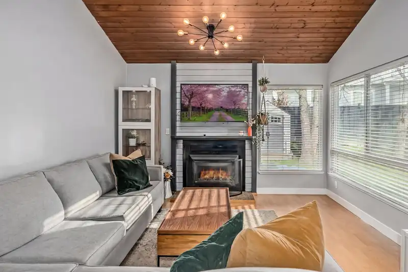 6076 W GREENSIDE DRIVE - photo 4 of 30
