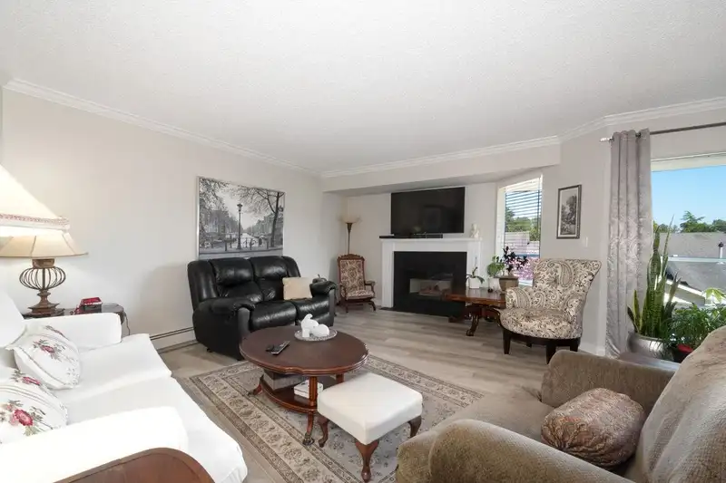 36 1190 FALCON DRIVE - photo 4 of 36