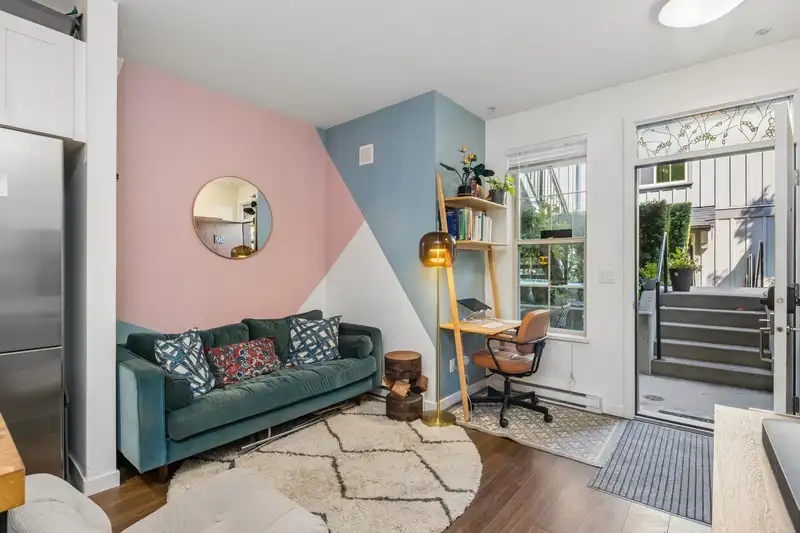 50 433 SEYMOUR RIVER PLACE - photo 2 of 32