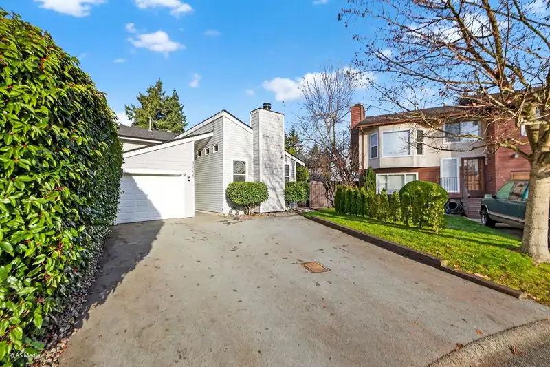 12235 80A AVENUE - photo 2 of 26