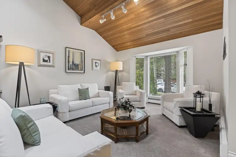 20508 92A AVENUE - photo 4 of 40