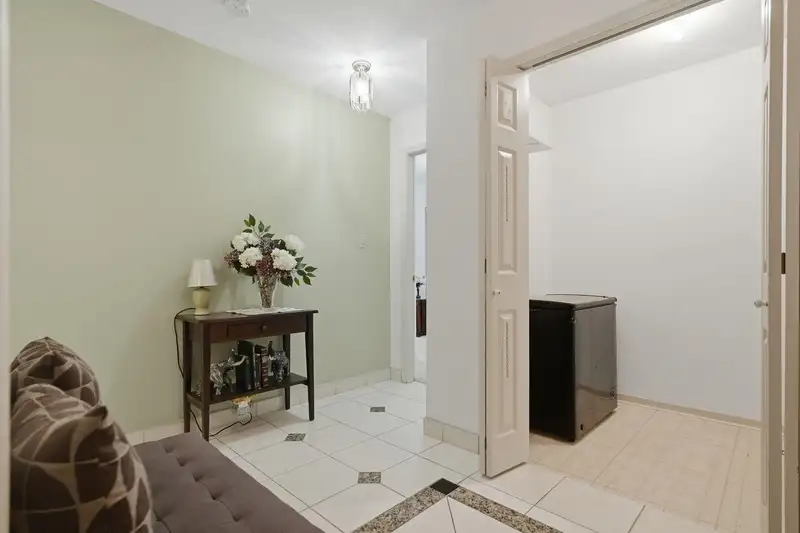 208 15300 17 AVENUE - photo 2 of 29