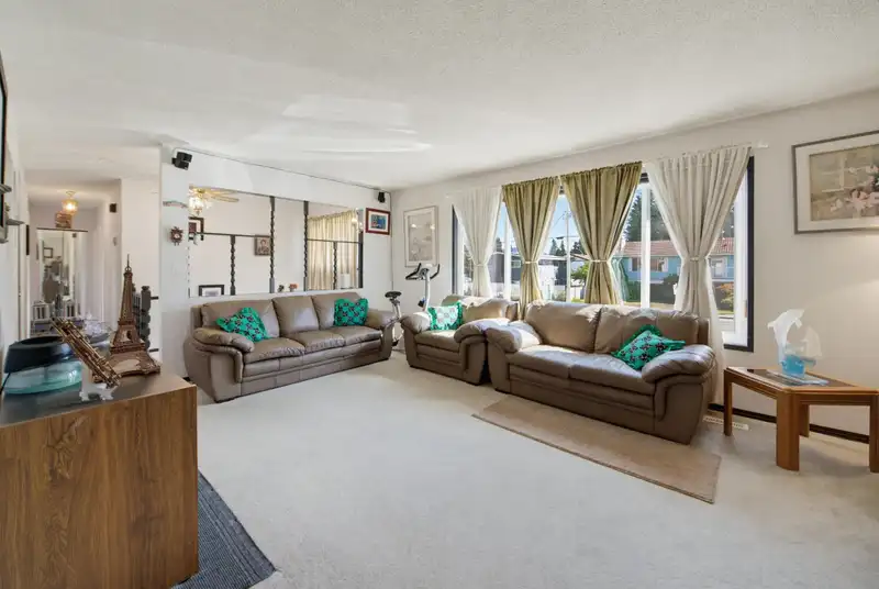 32673 BEVAN AVENUE - photo 4 of 40