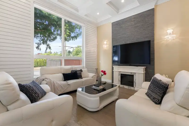 1580 CHESTNUT STREET - photo 2 of 40