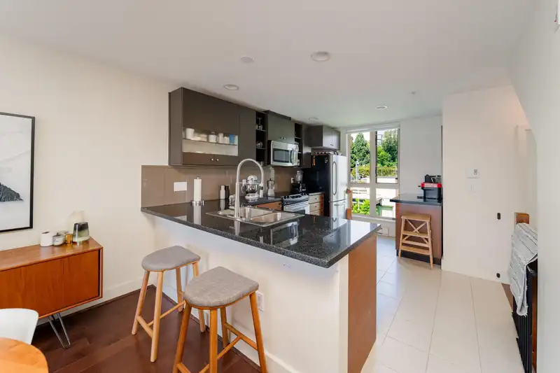 64 728 W 14TH STREET - photo 2 of 37