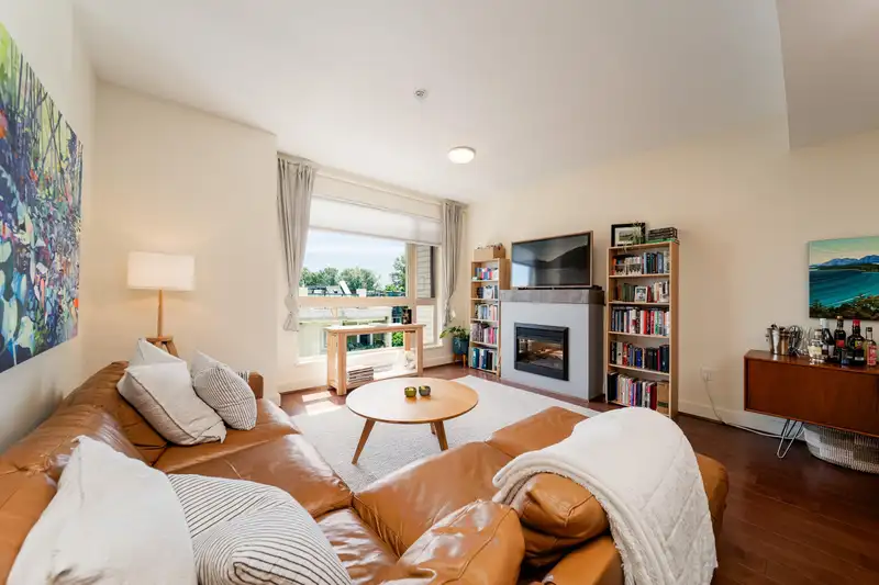 64 728 W 14TH STREET - photo 4 of 37