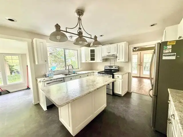 2062 PRIMROSE STREET - photo 3 of 7