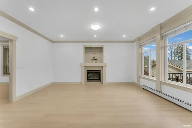 13125 108 AVENUE - photo 2 of 36
