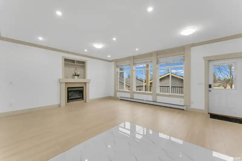 13125 108 AVENUE - photo 4 of 36