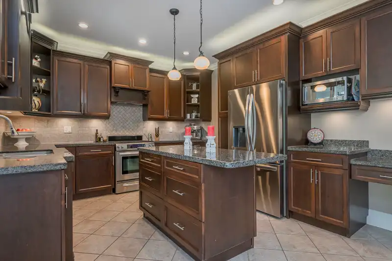 20347 98A AVENUE - photo 4 of 39