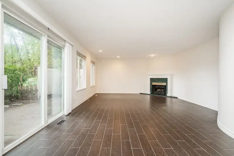 55 16061 85 AVENUE - photo 3 of 38