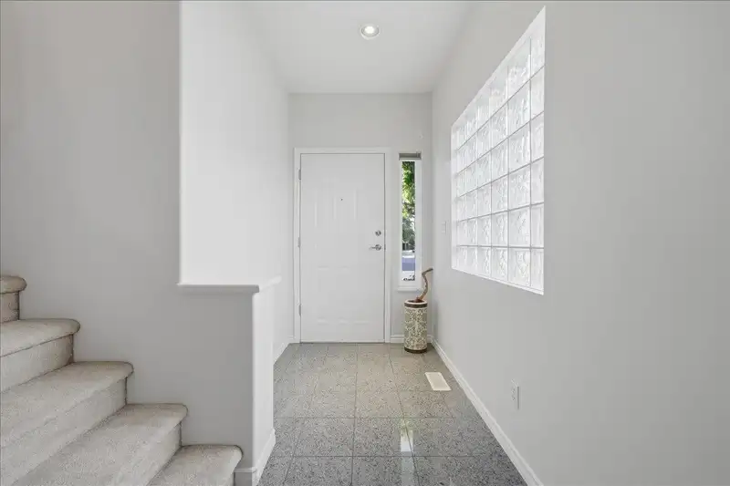 34 1290 AMAZON DRIVE - photo 3 of 36