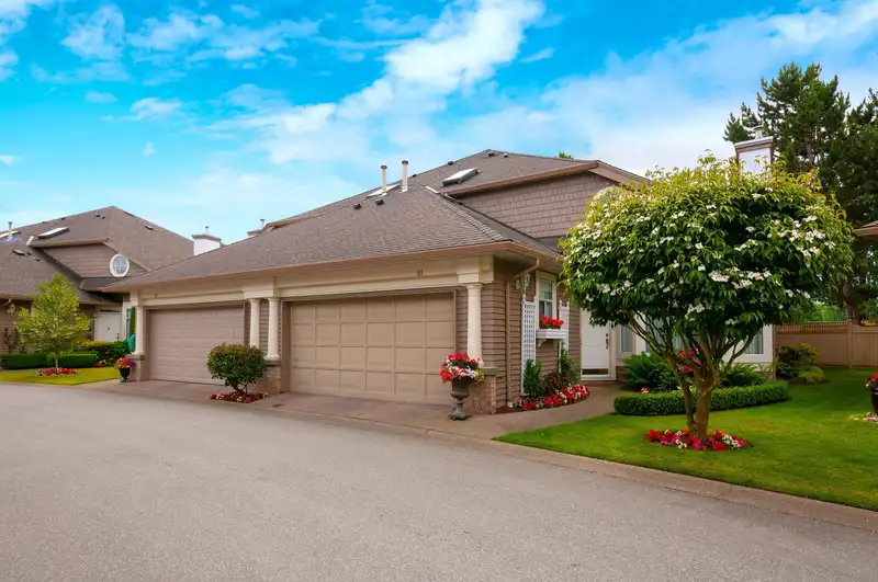 53 5531 CORNWALL DRIVE - photo 2 of 27