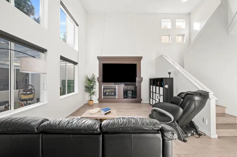 14938 59 AVENUE - photo 4 of 40