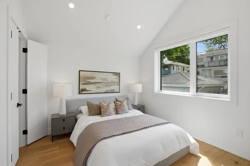 2436 E 20TH AVENUE - photo 4 of 24