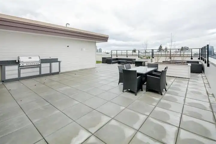 334 13768 108 AVENUE - photo 4 of 5