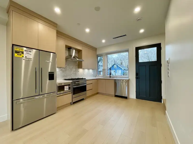 162 E 43RD AVENUE - photo 3 of 12