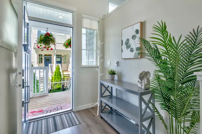 9 5311 ADMIRAL WAY - photo 4 of 40