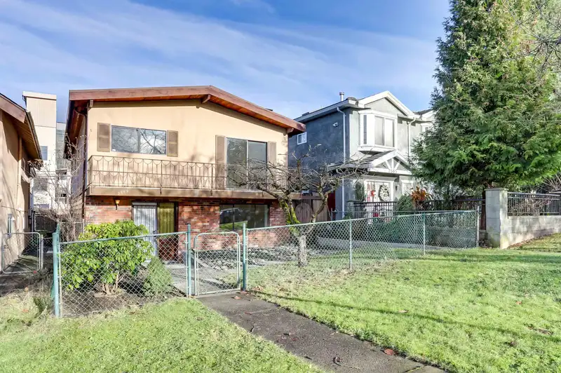 2579 E PENDER STREET - photo 1 of 35