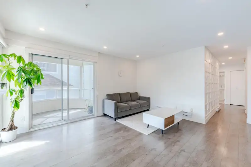 208 7620 COLUMBIA STREET - photo 4 of 38
