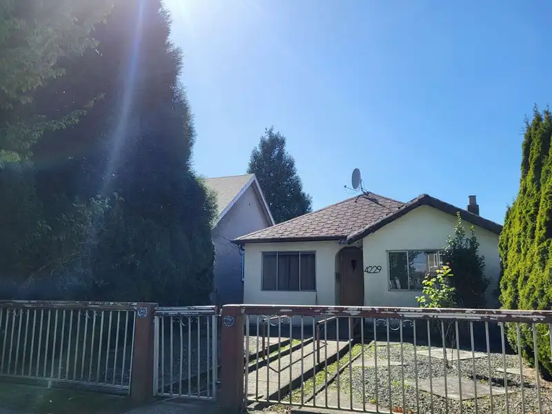 4229 VICTORIA DRIVE - photo 2 of 22