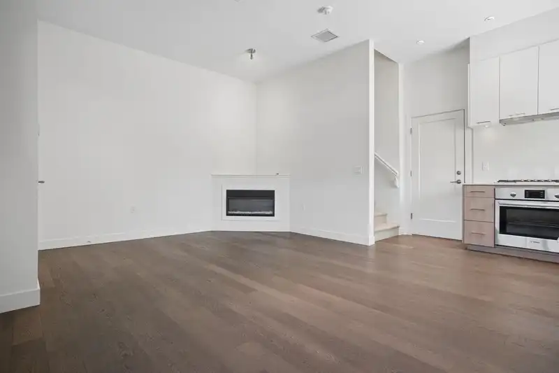 18 7168 LYNNWOOD DRIVE - photo 3 of 30