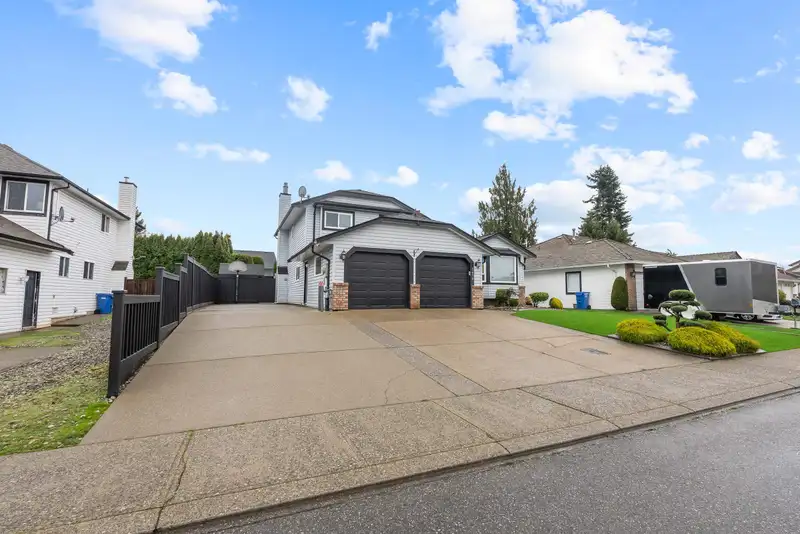 3470 CHASE STREET - photo 4 of 39