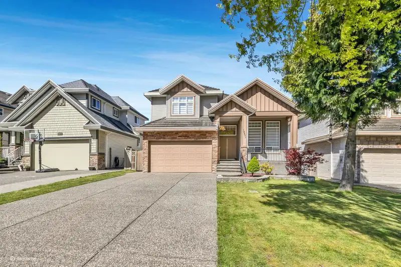 14893 67A AVENUE - photo 1 of 34