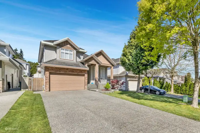 14893 67A AVENUE - photo 2 of 34