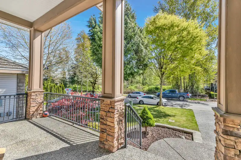 14893 67A AVENUE - photo 4 of 34