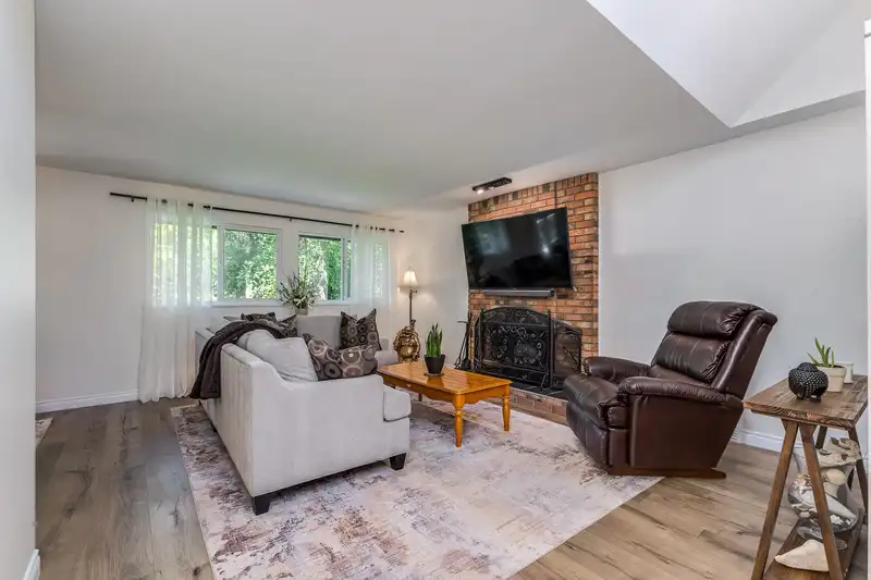 19541 119A AVENUE - photo 4 of 40