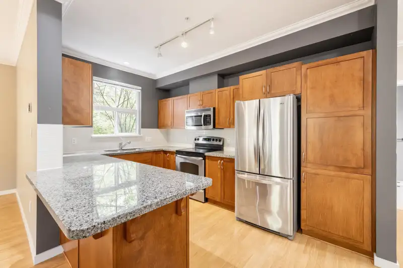 107 33338 E BOURQUIN CRESCENT - photo 3 of 35