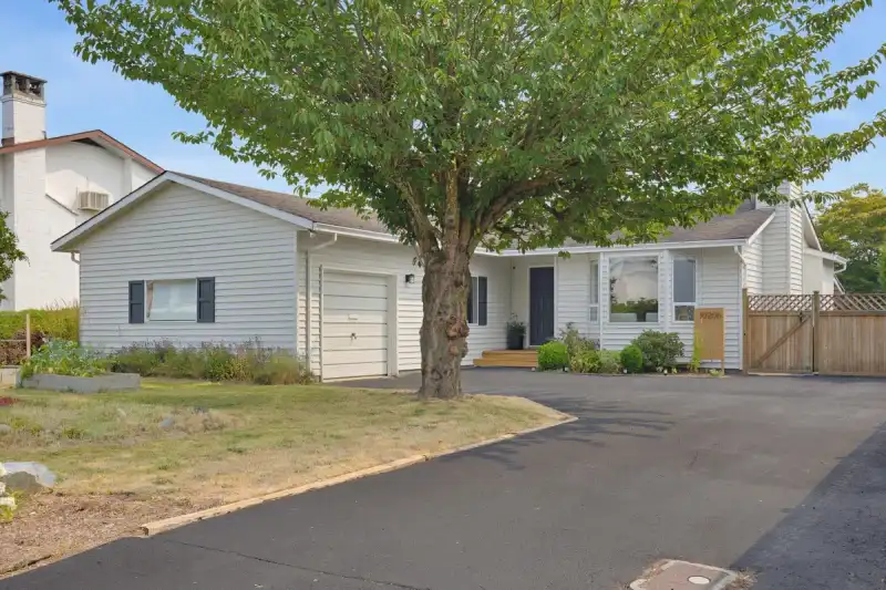 10206 CRYSTAL DRIVE - photo 1 of 39