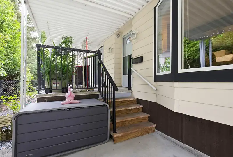 6 27111 0 AVENUE - photo 2 of 40
