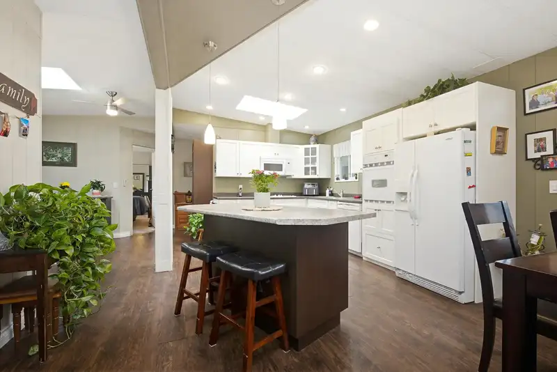 6 27111 0 AVENUE - photo 3 of 40