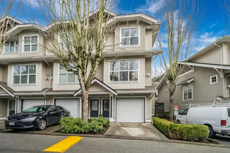 54 20460 66 AVENUE - photo 1 of 35