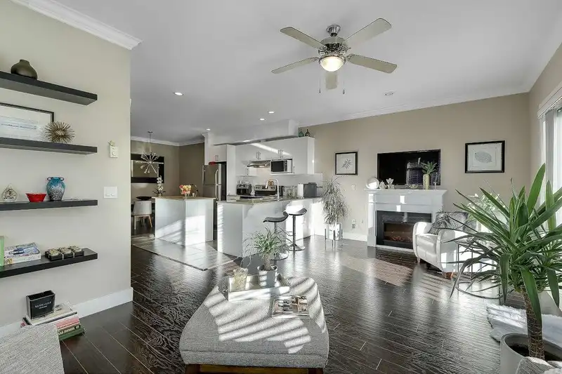 73 15399 GUILDFORD DRIVE - photo 4 of 34