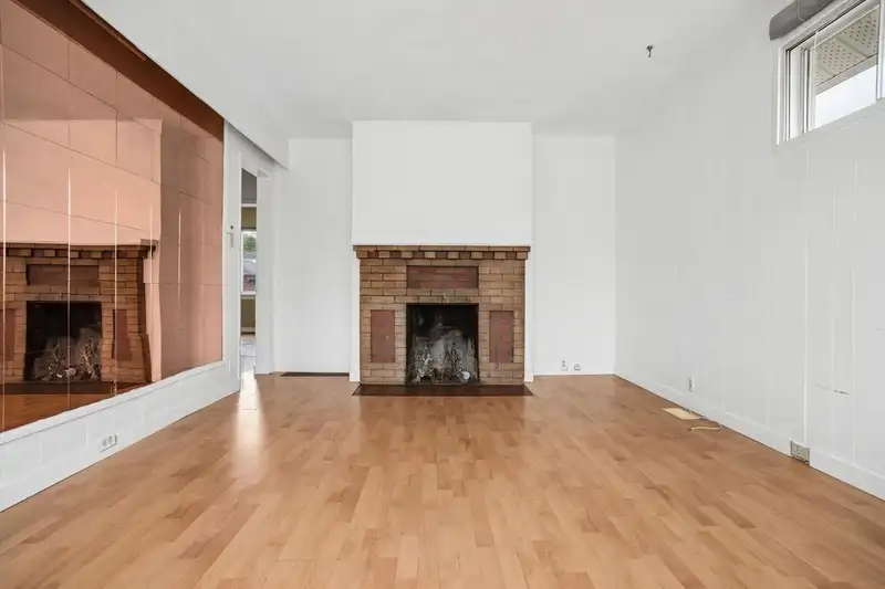 2654 TRIUMPH STREET - photo 4 of 26