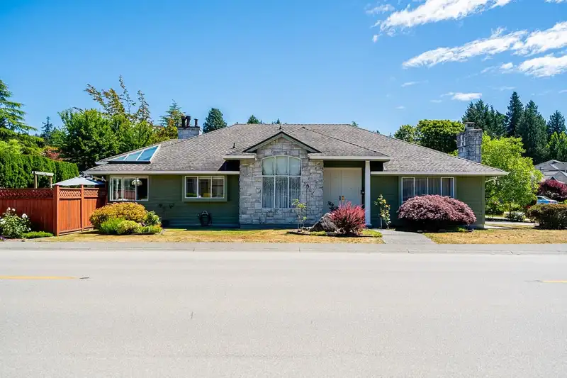 2112 124 STREET - photo 2 of 36