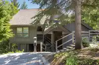 302 3050 HILLCREST DRIVE - thumbnail 4