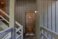 302 3050 HILLCREST DRIVE - thumbnail 5