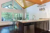 302 3050 HILLCREST DRIVE - thumbnail 8