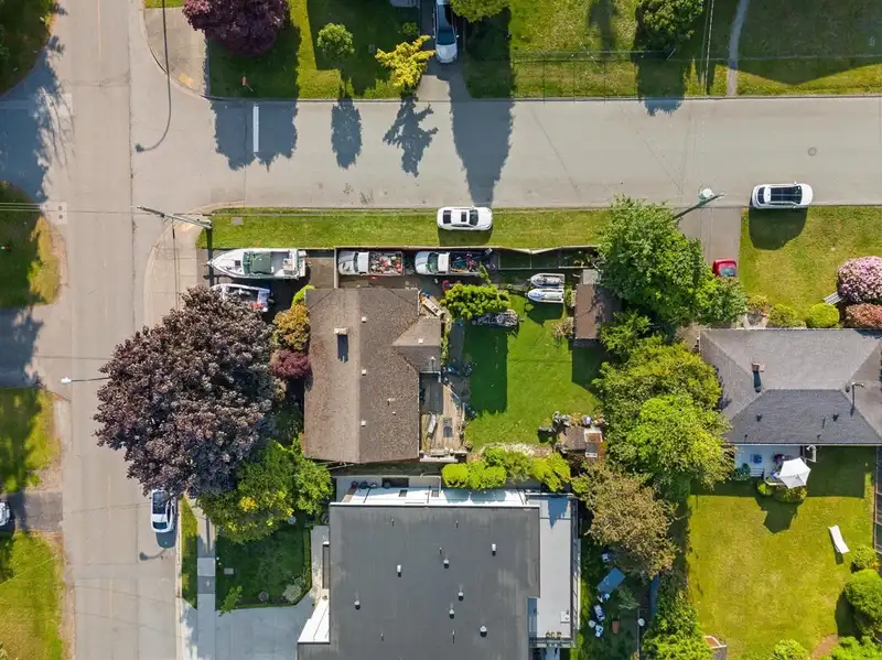 15661 ROPER AVENUE - photo 4 of 30