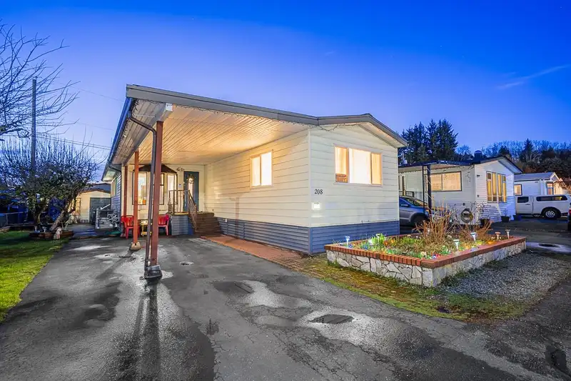 208 27111 0 AVENUE - photo 1 of 21